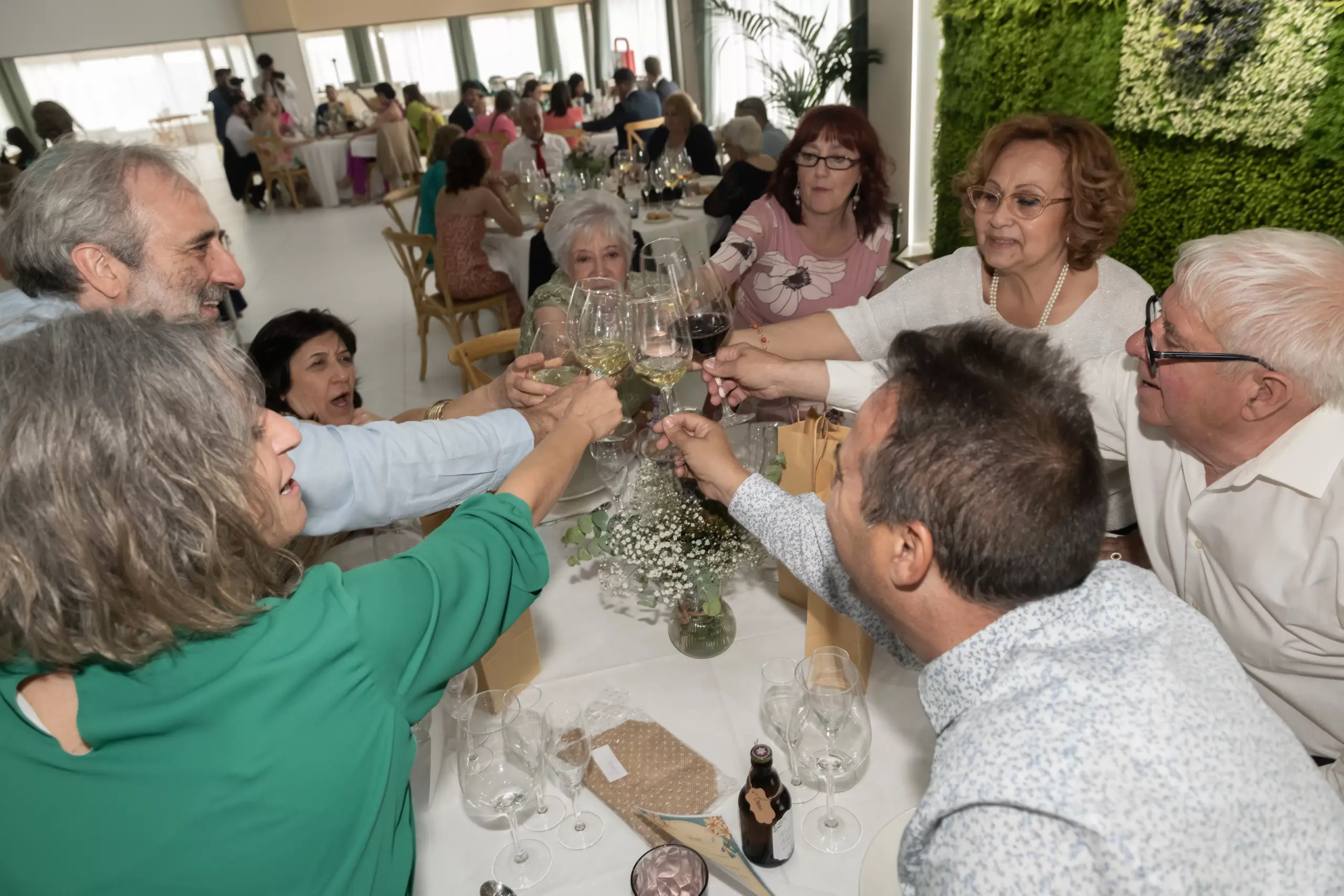 Brindis y celebración familiar fotografiados en Murcia